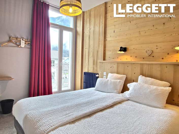 Image No.9-28 Bed Commercial for sale