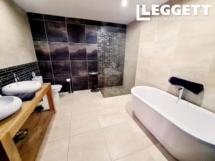 Image No.6-12 Bed House for sale