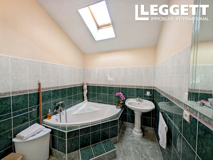 Image No.10-6 Bed House for sale