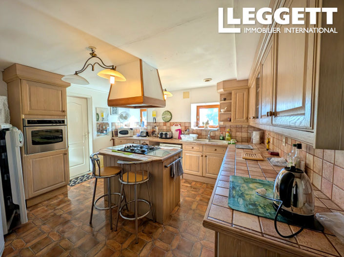 Image No.6-6 Bed House for sale