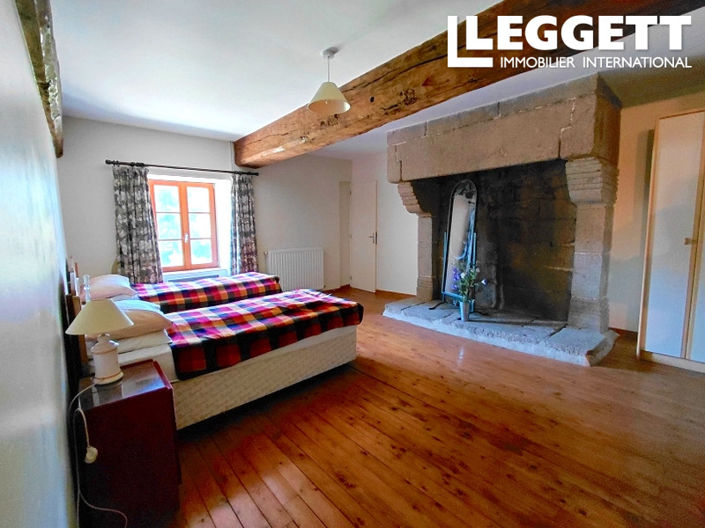 Image No.8-8 Bed House for sale