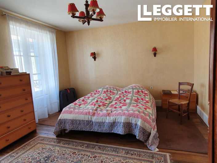 Image No.8-5 Bed House for sale