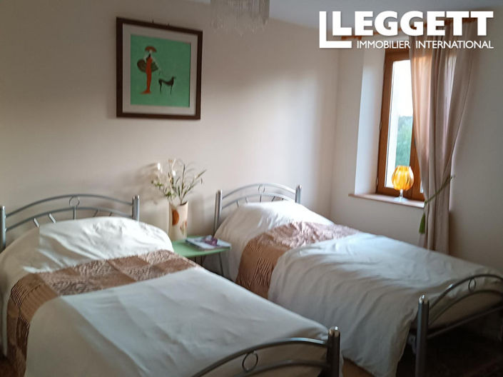 Image No.5-2 Bed House for sale