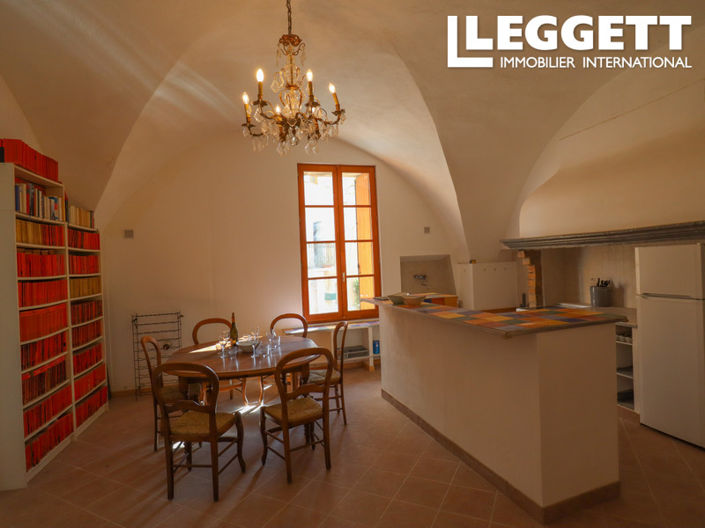 Image No.4-8 Bed House for sale