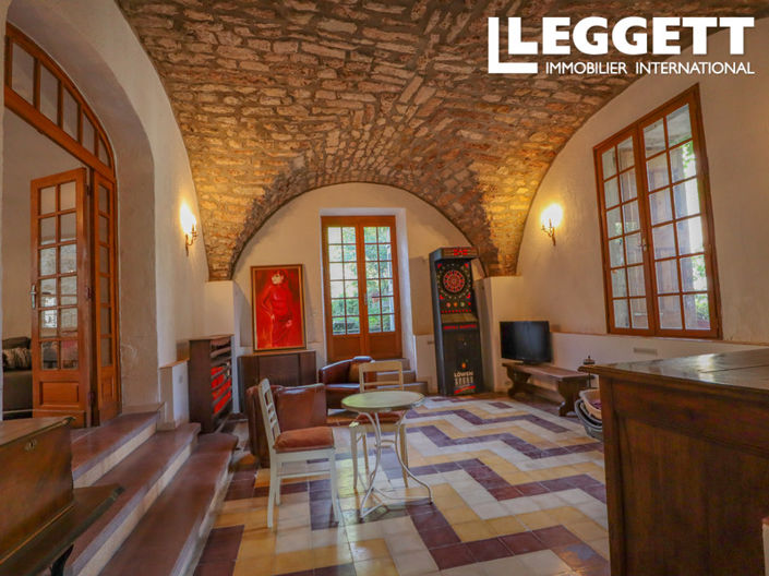 Image No.5-8 Bed House for sale