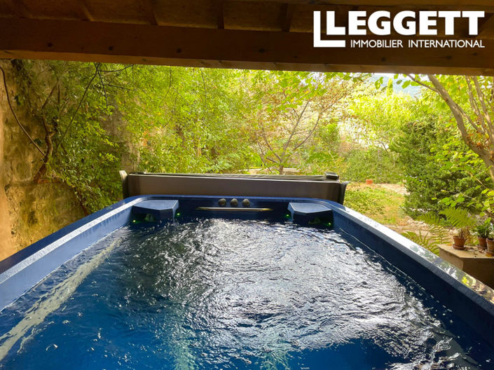 Image No.7-8 Bed House for sale