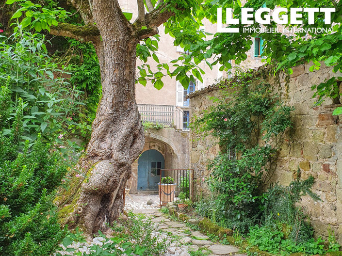 Image No.9-8 Bed House for sale