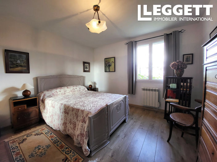 Image No.8-5 Bed House for sale