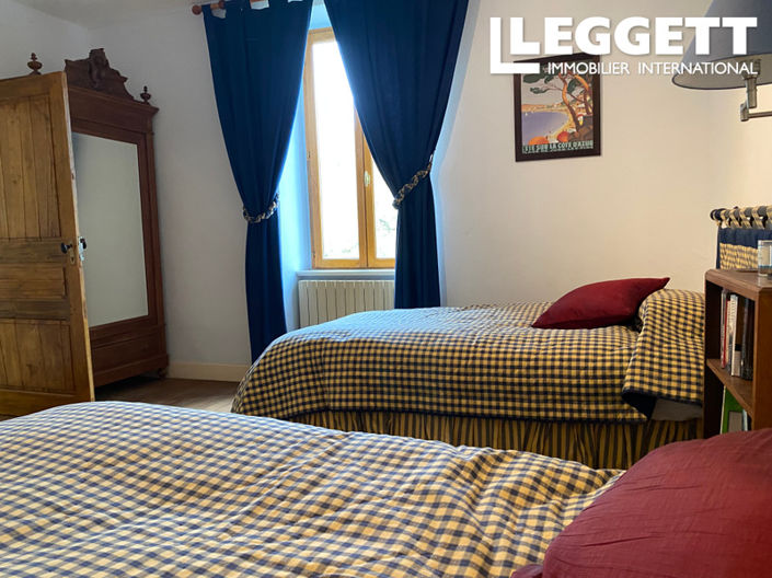 Image No.10-3 Bed House for sale