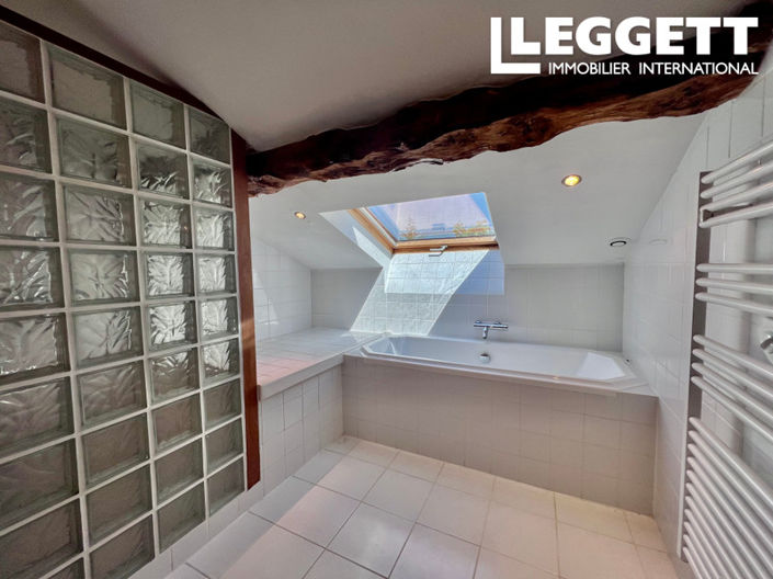 Image No.8-5 Bed House for sale