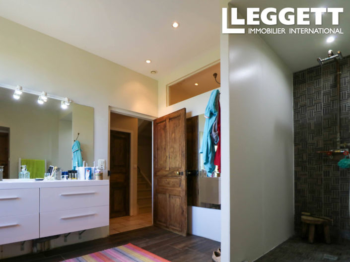 Image No.7-5 Bed House for sale