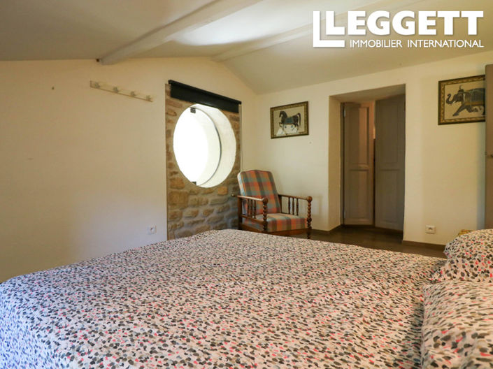 Image No.8-5 Bed House for sale