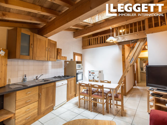 Image No.3-8 Bed House for sale