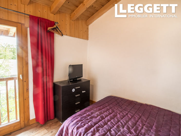 Image No.6-8 Bed House for sale