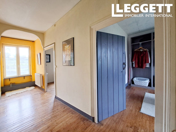 Image No.5-6 Bed House for sale