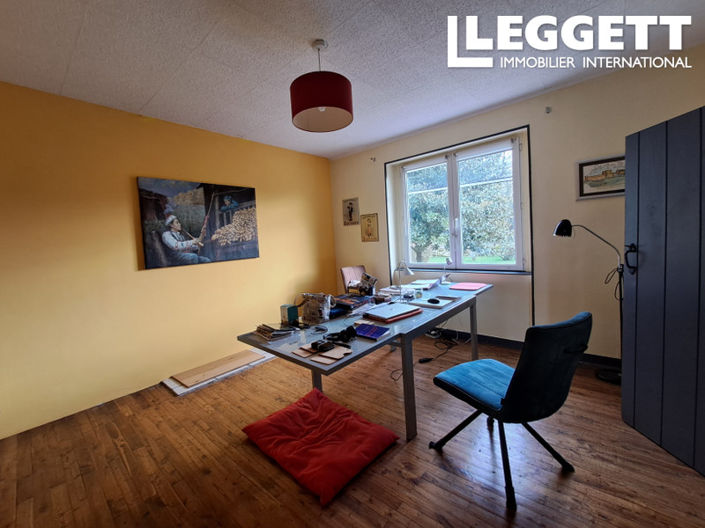 Image No.6-6 Bed House for sale