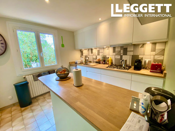 Image No.5-8 Bed House for sale