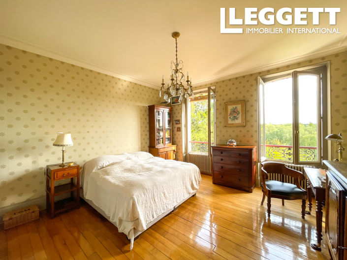 Image No.8-5 Bed House for sale