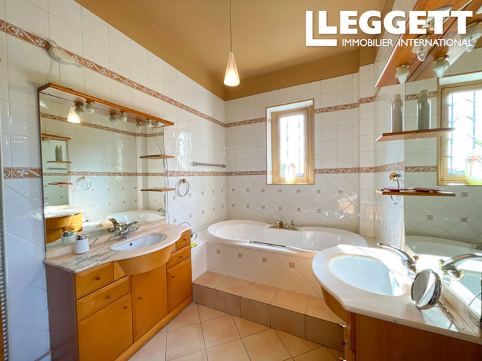 Image No.9-5 Bed House for sale