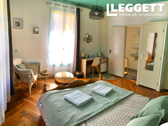 Image No.6-10 Bed House for sale