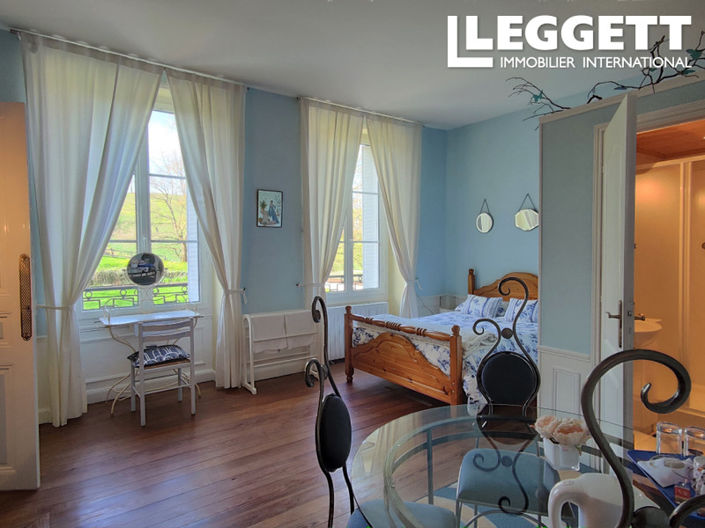 Image No.5-9 Bed Chateaux for sale