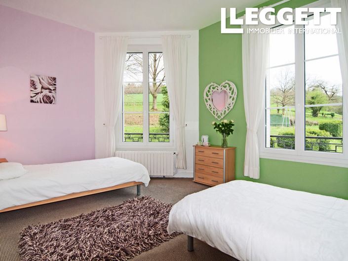 Image No.7-9 Bed Chateaux for sale