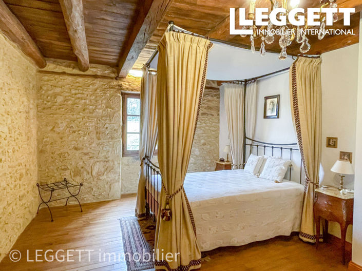 Image No.8-6 Bed House for sale