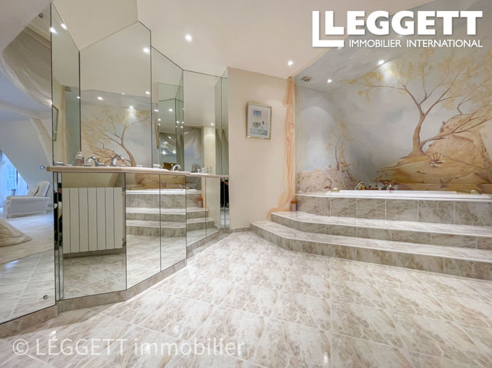 Image No.9-6 Bed House for sale