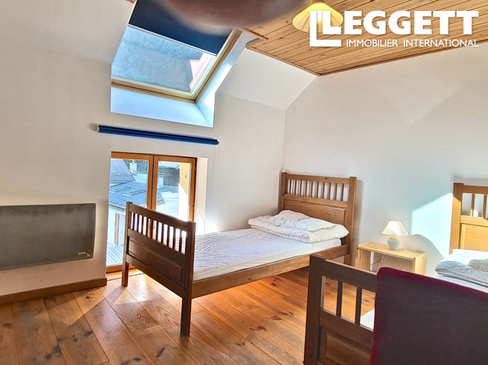 Image No.8-4 Bed House for sale