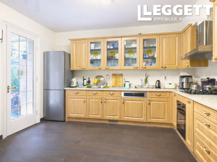 Image No.7-6 Bed House for sale