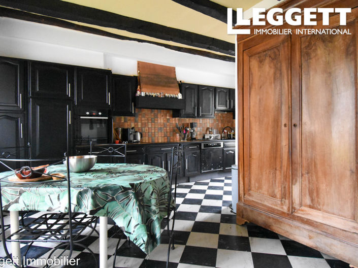 Image No.7-7 Bed House for sale