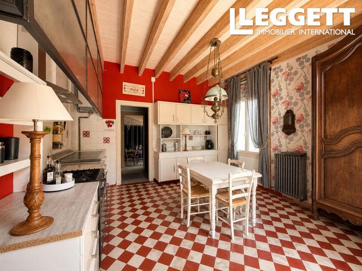 Image No.5-8 Bed House for sale