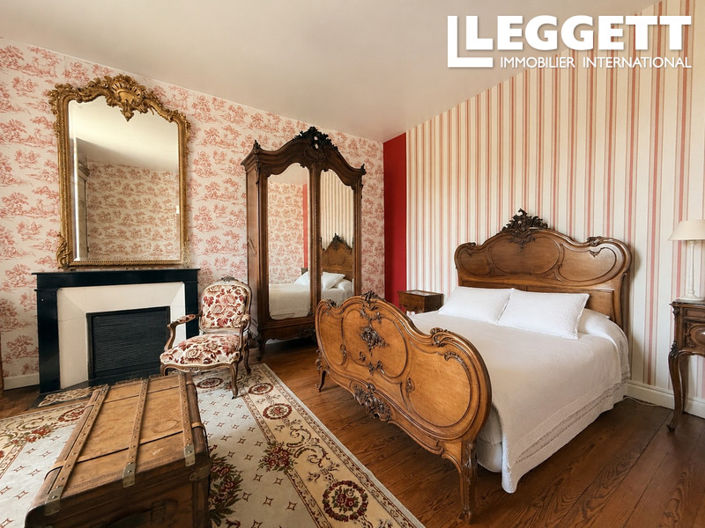 Image No.6-8 Bed House for sale