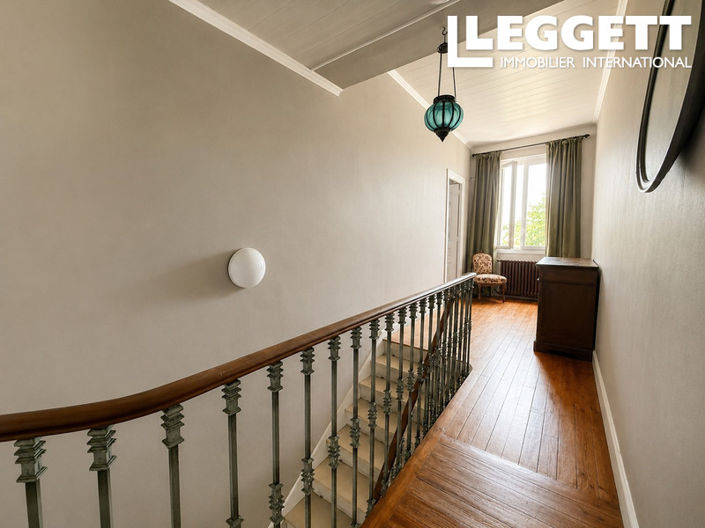 Image No.7-8 Bed House for sale