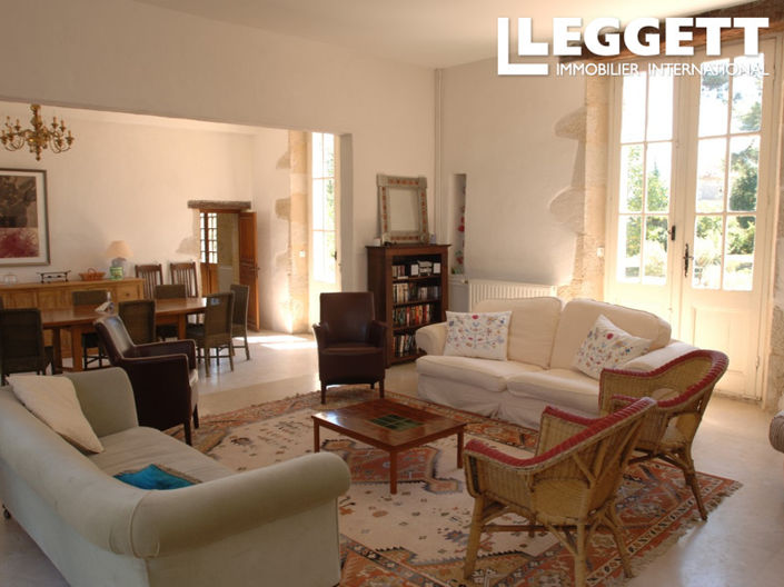 Image No.8-8 Bed House for sale