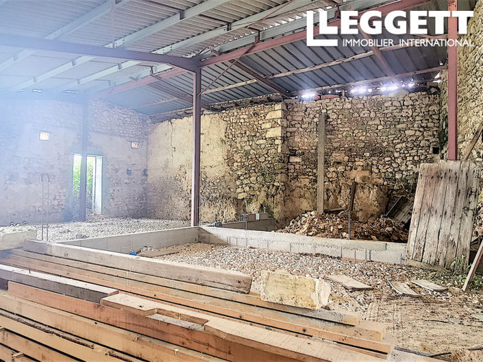 Image No.5-Bar for sale