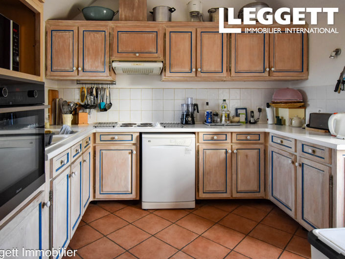 Image No.8-6 Bed House for sale