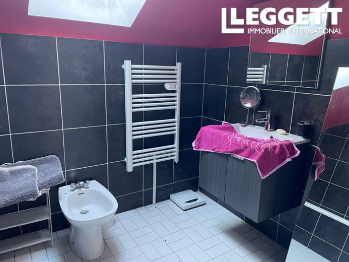 Image No.8-2 Bed House for sale