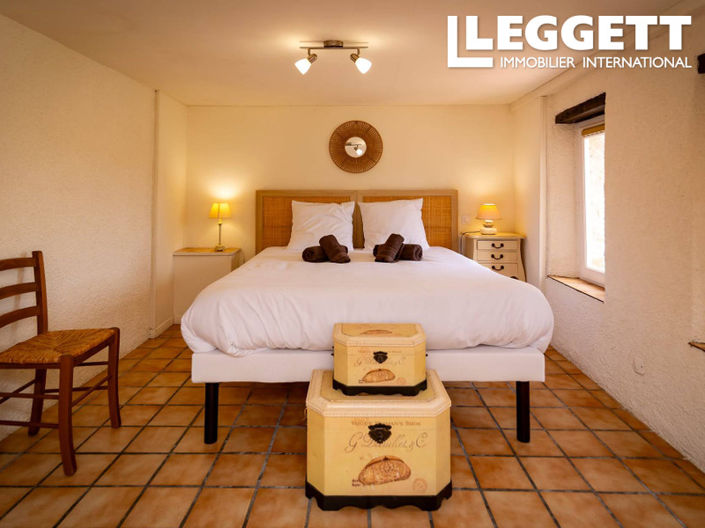 Image No.8-4 Bed House for sale