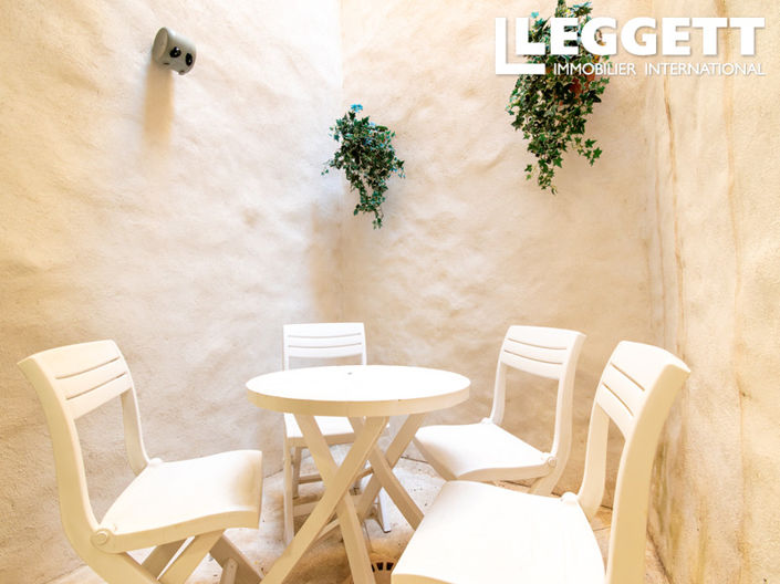 Image No.10-3 Bed House for sale