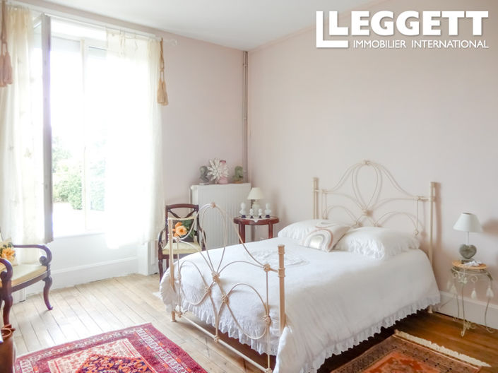 Image No.6-8 Bed House for sale