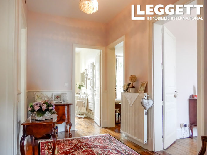 Image No.9-8 Bed House for sale