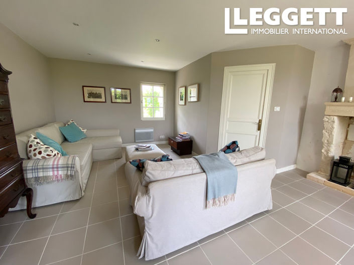 Image No.10-3 Bed House for sale