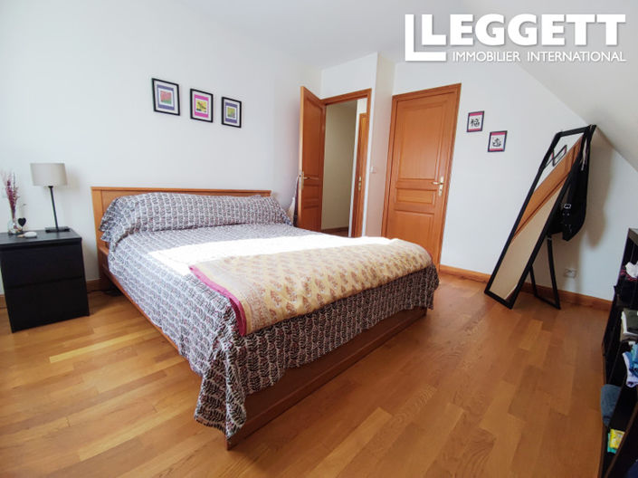 Image No.10-4 Bed House for sale