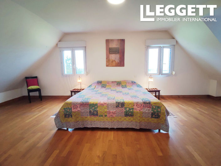 Image No.7-4 Bed House for sale