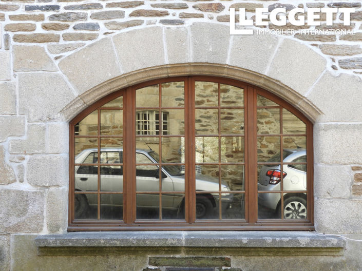 Image No.9-6 Bed House for sale