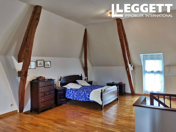 Image No.8-5 Bed House for sale