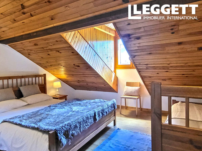 Image No.9-8 Bed House for sale