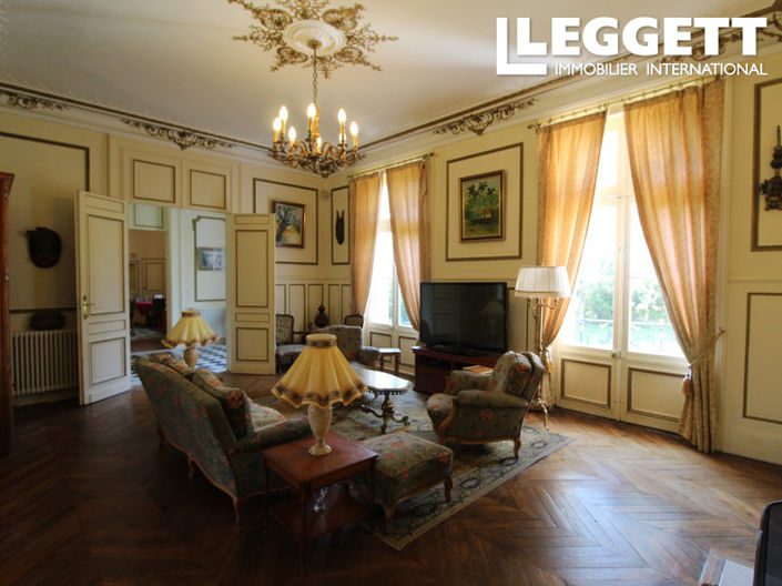 Image No.6-11 Bed Chateaux for sale