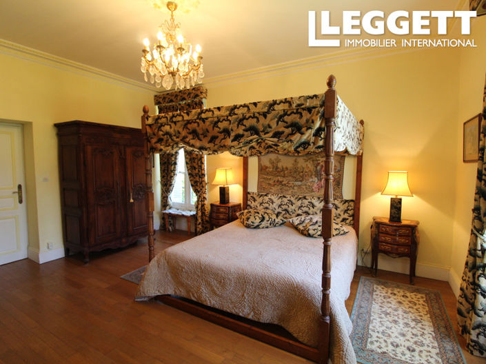 Image No.8-11 Bed Chateaux for sale